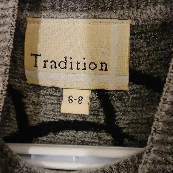 Beautiful  soft Floral gray sweater - Picture 6 of 7